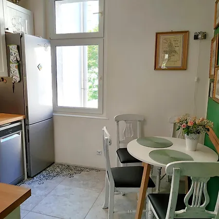 Kamienica U Artystow Pansiyon *